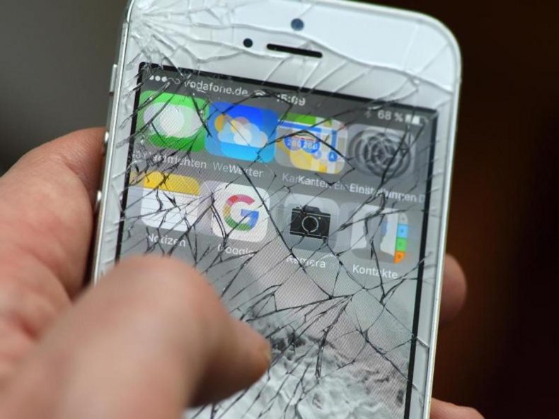 قبل إصلاح هاتفك الذكي .. احذف كل البيانات!