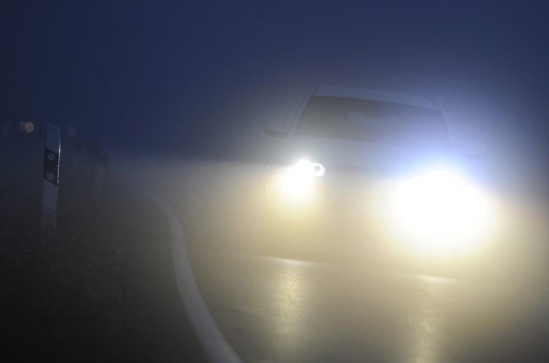 لسلامتك .. افحص كشافات السيارة قبل الشتاء!