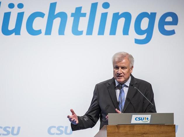 حليف ميركل في التحالف المسيحي الديمقراطي يشترط الحد من المهاجرين لاستمرار التحالف