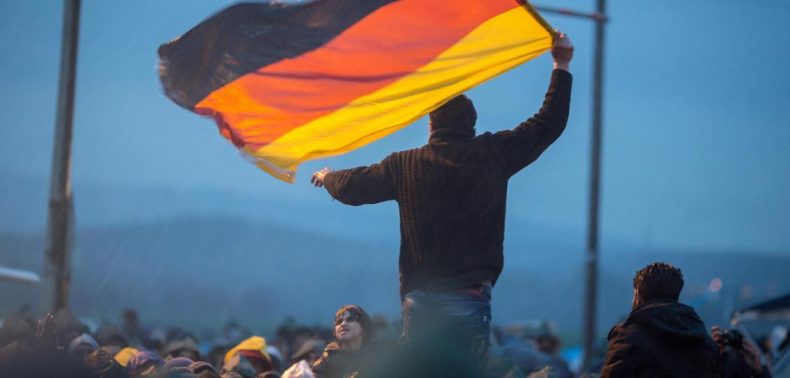 شقيق حزب ميركل يطالب بتكثيف التعاون الدولي بين أجهزة الاستخبارات في فحص اللاجئين