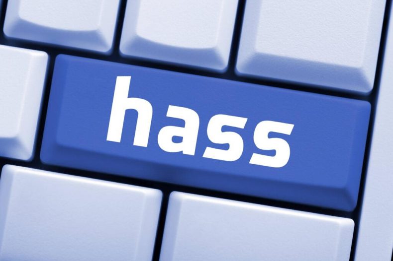 مسؤول بارز باتحاد ميركل المسيحي يدعو لتشديد الإجراءات ضد الكراهية على الإنترنت