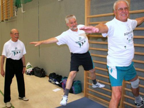 الممارسة الجماعية تُسهل عودة كبار السن للرياضة