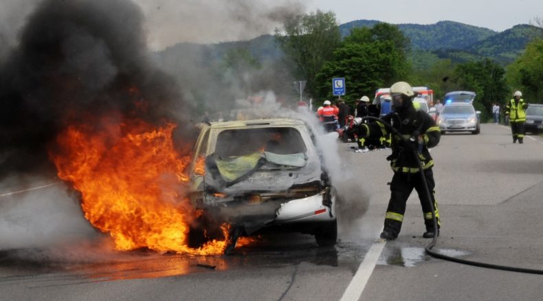 حرائق السيارات .. أسباب وحلول