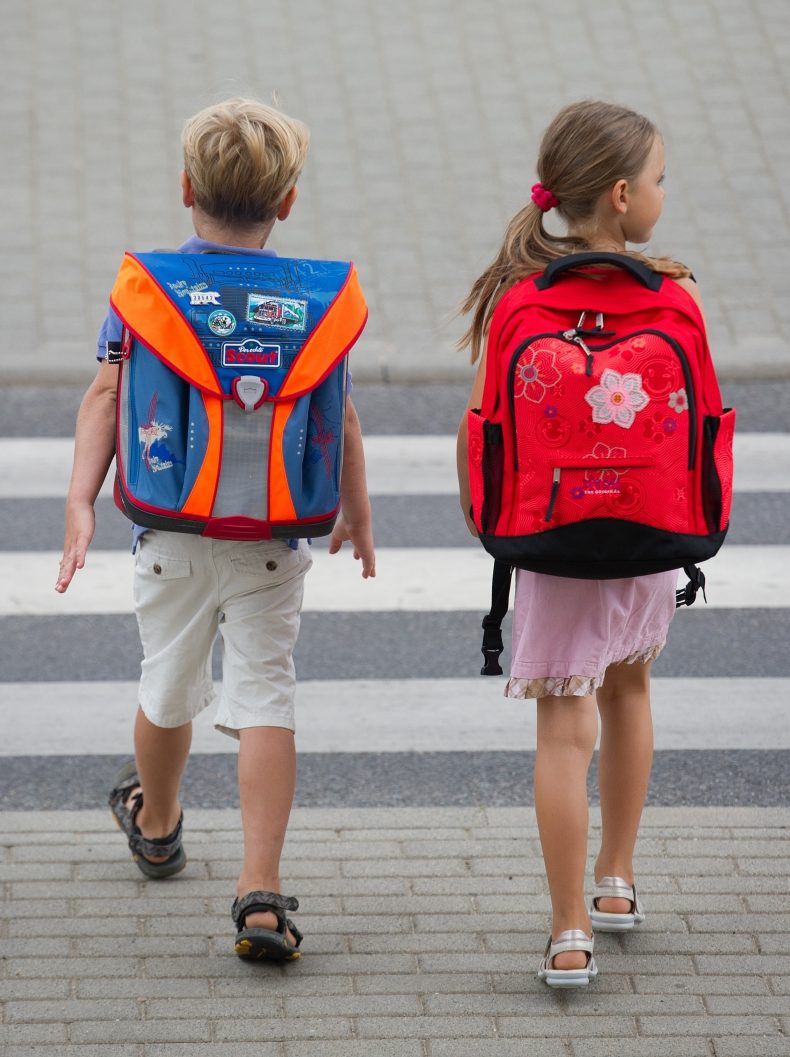 ما مواصفات الحقيبة المدرسية المناسبة للشتاء؟