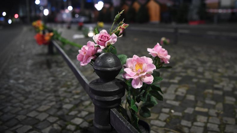 الشرطة الألمانية تحدد هوية بعض ضحايا الهجوم بشاحنة في برلين